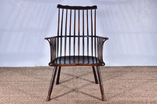 A COMB BACK WINDSOR ARMCHAIR - ADDITIONAL PHOTO 2