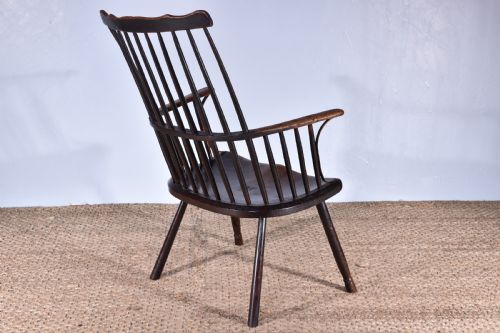 A COMB BACK WINDSOR ARMCHAIR - ADDITIONAL PHOTO 10