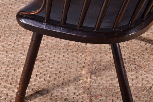 A COMB BACK WINDSOR ARMCHAIR - ADDITIONAL PHOTO 12