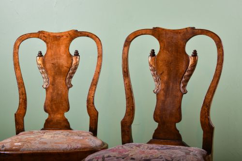 PAIR OF GEORGE II STYLE CHAIRS - ADDITIONAL PHOTO 1