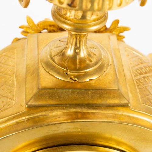 LOUIS XV STYLE 19TH CENTURY ORMOLU TABLE CLOCK - ADDITIONAL PHOTO 10