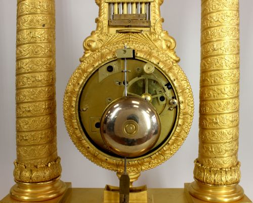 AN EXTREMELY FINE ORMOLU PORTICO MYSTERY CLOCK - ADDITIONAL PHOTO 4