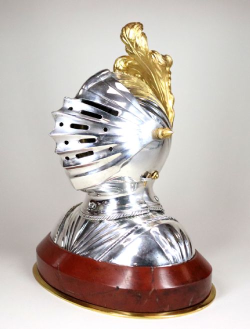 GUILMET NOVELTY DESK TIMEPIECE IN THE SHAPE OF A KNIGHTS HELMET - ADDITIONAL PHOTO 5