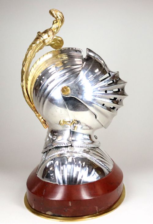 GUILMET NOVELTY DESK TIMEPIECE IN THE SHAPE OF A KNIGHTS HELMET - ADDITIONAL PHOTO 6