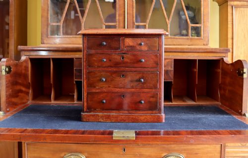 A MINIATURE 19TH CENTURY CHEST OF DRAWERS - ADDITIONAL PHOTO 7