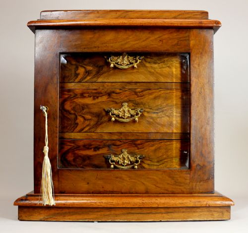 a very fine rosewood humidor - CATEGORY: ANTIQUE BOXES - DATED 1900