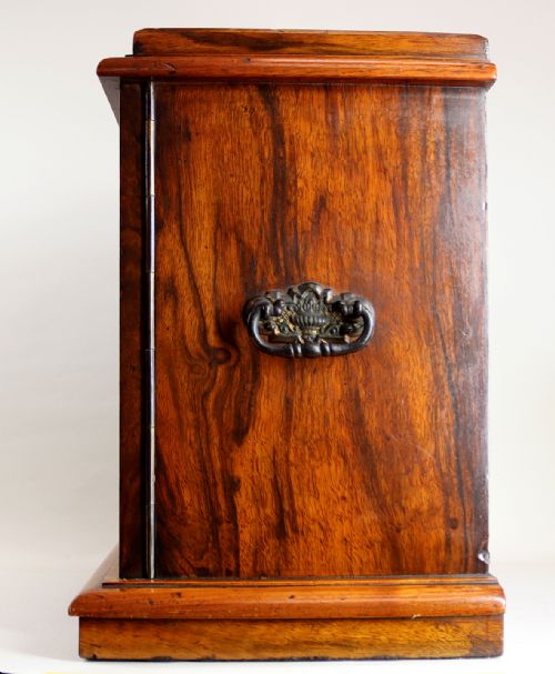 A VERY FINE ROSEWOOD HUMIDOR - ADDITIONAL PHOTO 2