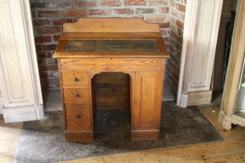 victorian oak chids desk - CATEGORY: ANTIQUE DESKS - DATED 1890
