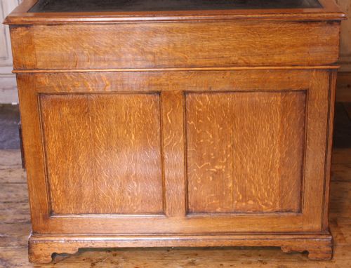 OAK PEDESTAL DESK - ADDITIONAL PHOTO 2