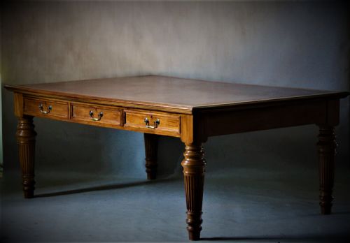 victorian mahogany library table - CATEGORY: ANTIQUE TABLES - DATED VICTORIAN