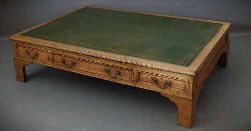VERY LARGE PALE OAK COFFEELOW TABLE - ADDITIONAL PHOTO 2
