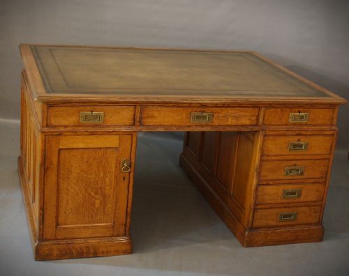LARGE VICTORIAN OAK PARTNERS DESK - ADDITIONAL PHOTO 2