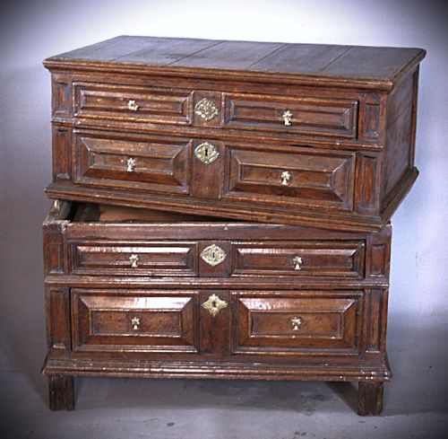 A LATE 17TH CENTURY OAK CHEST OF DRAWERS CIRCA 1680 - ADDITIONAL PHOTO 2