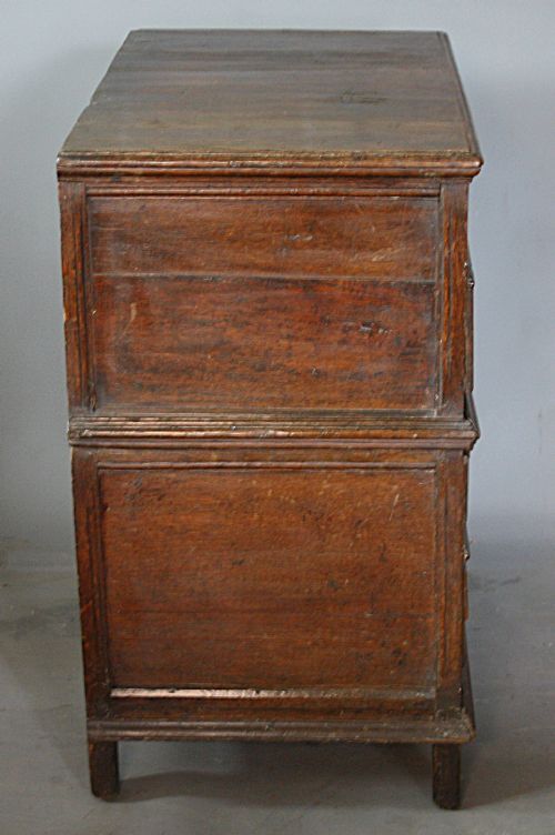 A LATE 17TH CENTURY OAK CHEST OF DRAWERS CIRCA 1680 - ADDITIONAL PHOTO 3