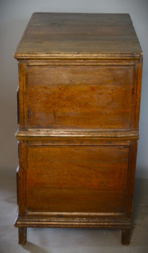 A LATE 17TH CENTURY OAK CHEST OF DRAWERS CIRCA 1680 - ADDITIONAL PHOTO 4