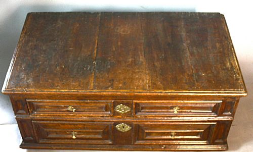 A LATE 17TH CENTURY OAK CHEST OF DRAWERS CIRCA 1680 - ADDITIONAL PHOTO 7