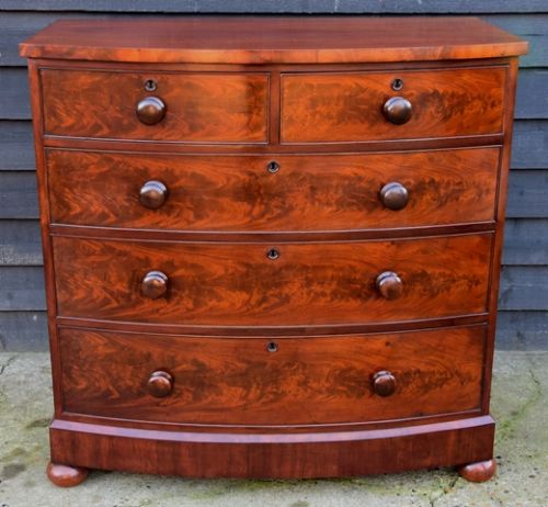 Superb Quality Victorian Mahogany Bowfronted Chest of Drawers Circa 1880-90.