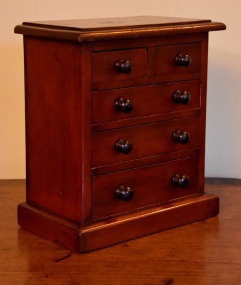 Lovely Victorian Pine Miniature Chest of Drawers/ Apprentice Piece