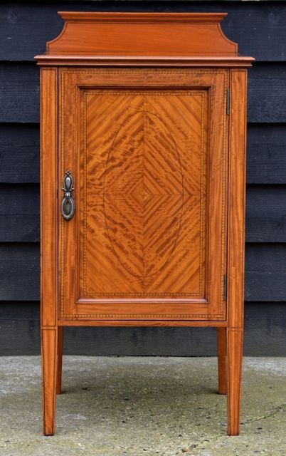 Superb Quality Victorian Satinwood Bedside Cabinet, Circa 1900.