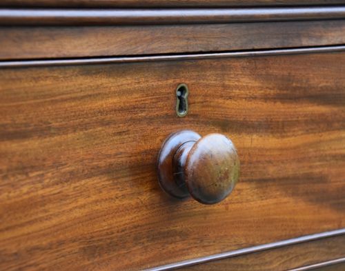 fig 1. Excellent Quality Mahogany Chest of Drawers, Circa 1830.
