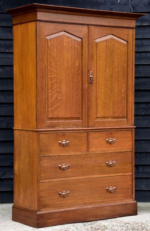 Excellent Quality Victorian Arts & Crafts Oak Linen Press, Circa 1890-1900.