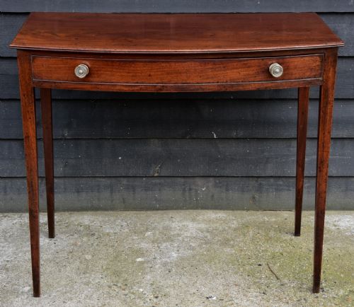 Fine Quality Georgian Mahogany Bowfronted Side Table, Circa 1790.