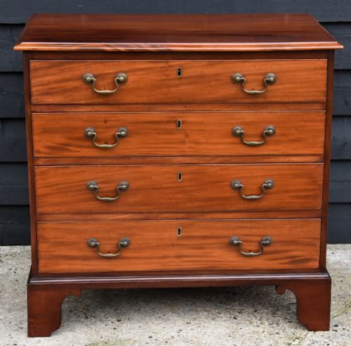 Fine Quality Georgian Mahogany Chest with Fitted Top Drawer, Circa 1770.