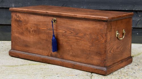 Beautiful Small Proportioned Georgian Elm Box, Circa 1800.