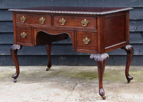 Fine Quality Victorian Mahogany Desk, Circa 1900.