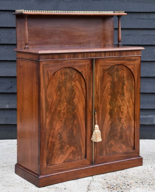 Excellent Quality Regency Mahogany Side Cabinet, Circa 1830.