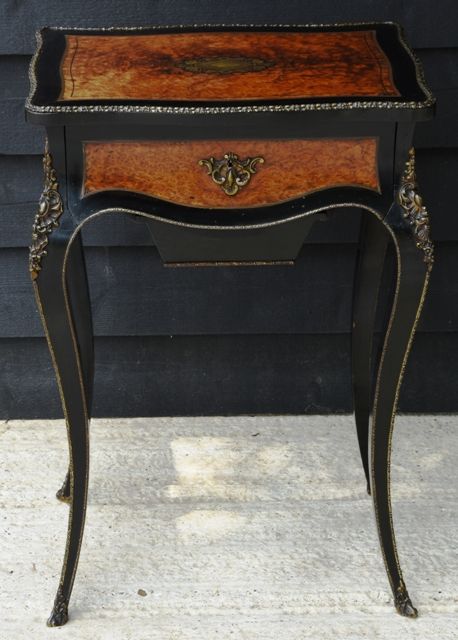 Fine Quality 19th Century French Ebonised & Amboyna Serpentine Shaped Sewing/ Occasional/ Lamp Table.