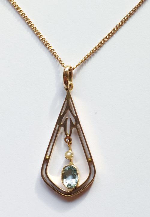 fig 1. Beautiful Art Deco Period 9ct Gold, Aquamarine & Seed Pearl Pendant & Chain.