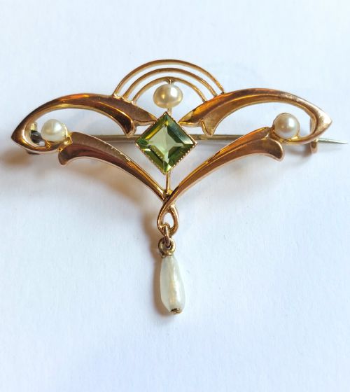Lovely Art Nouveau 9ct Pearl & Peridot Brooch Pin C.1910.