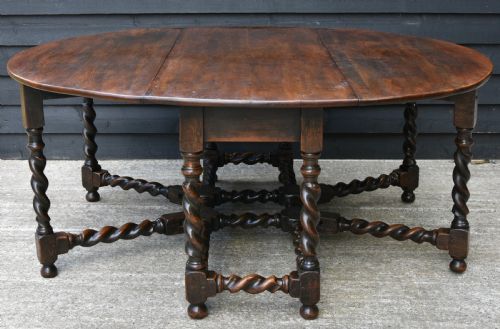Outstanding Large Oak Double Gateleg Dining Table to Seat 8 People, 19th Century.