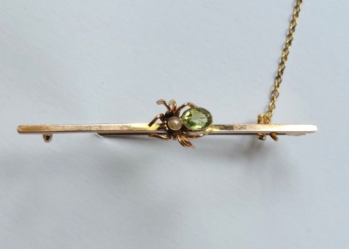 FABULOUS EDWARDIAN 9CT GOLD PERIDOT SEED PEARL SPIDER BAR BROOCH - ADDITIONAL PHOTO 3
