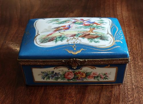 Beautiful Porcelain Jewellery Box C.1890-1900, Hand Painted.