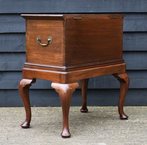 HANDSOME VICTORIAN MAHOGANY BOX ON STAND - ADDITIONAL PHOTO 2