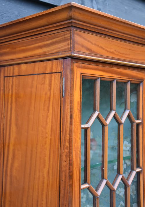 FINE QUALITY EDWARDIAN SATINWOOD DISPLAY CABINET SHERATON REVIVAL - ADDITIONAL PHOTO 8
