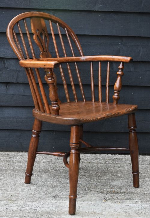 LOVELY 19TH CENTURY YEW ELM WINDSOR ARMCHAIR - ADDITIONAL PHOTO 4