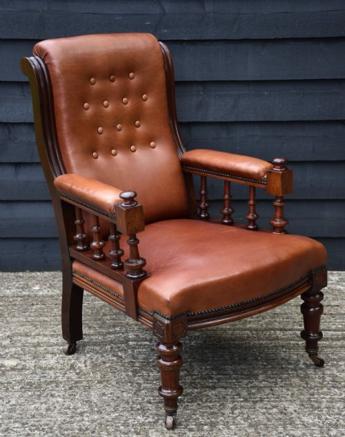 HANDSOME 19TH CENTURY MAHOGANY LIBRARY ARMCHAIR UPHOLSTERED IN LEATHER