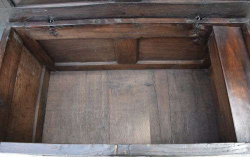 LOVELY 17TH CENTURY OAK PANELLED COFFER BOX C1680 SMALL PROPORTIONED - ADDITIONAL PHOTO 3
