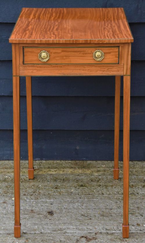 FINE QUALITY GEORGIAN SATINWOOD LAMP TABLE WITH DRAWER C1800