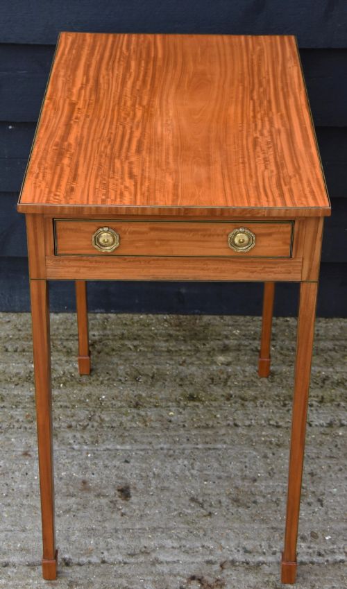 FINE QUALITY GEORGIAN SATINWOOD LAMP TABLE WITH DRAWER C1800 - ADDITIONAL PHOTO 2