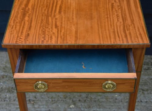 FINE QUALITY GEORGIAN SATINWOOD LAMP TABLE WITH DRAWER C1800 - ADDITIONAL PHOTO 6