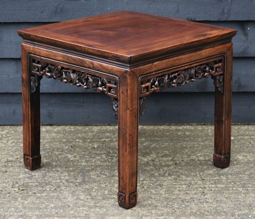 FINE QUALITY 19TH CENTURY CHINESE ROSEWOOD LOW TABLE