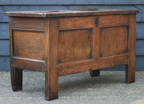 HANDSOME 17TH CENTURY OAK PANELLED COFFER BOX C1680 SMALL PROPORTIONS - ADDITIONAL PHOTO 1