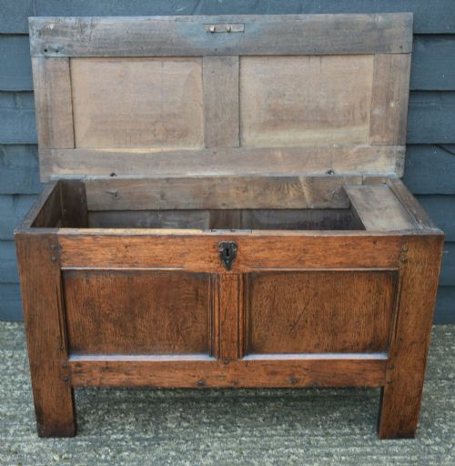 HANDSOME 17TH CENTURY OAK PANELLED COFFER BOX C1680 SMALL PROPORTIONS - ADDITIONAL PHOTO 3