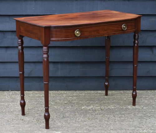 Fine Quality Regency Mahogany Bow-fronted Side Table C1820.