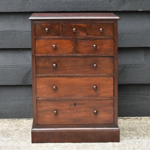Lovely Victorian Mahogany Miniature Chest of Drawers, Apprentice Piece.