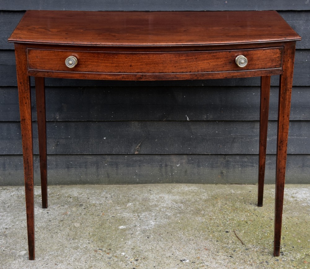 Fine Quality Georgian Mahogany Bowfronted Side Table, Circa 1790. 